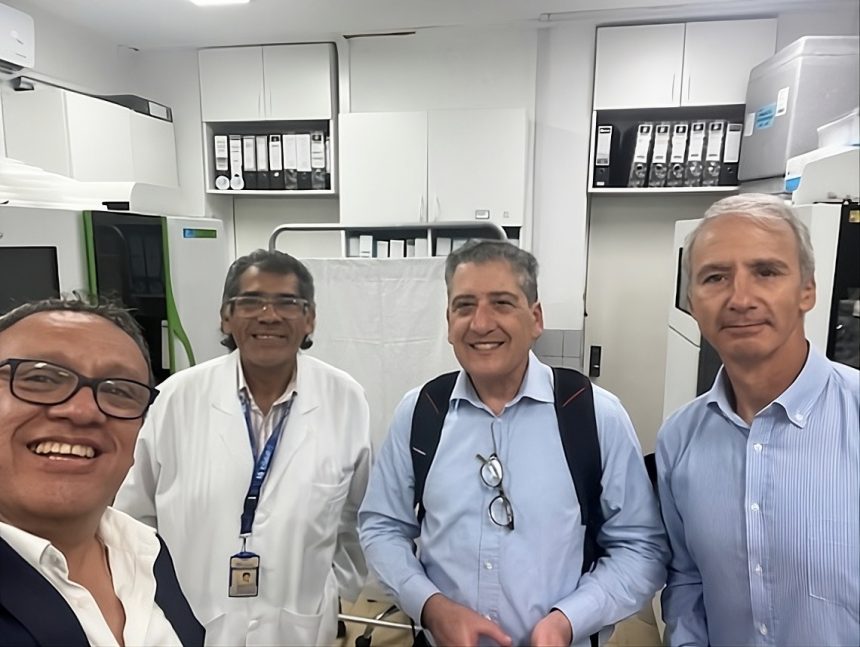 Instalación del primer equipo CLOROCHECK en Perú, en el Hospital Nacional Edgardo Rebagliati Martins